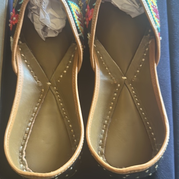 NWT Gorgeous Hand made Pure Leather Mojaris with beautiful embroidery! Size 38 - Picture 13 of 14
